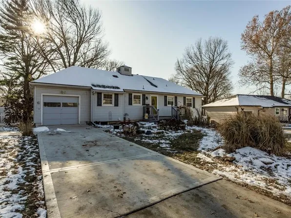 8819 W 88th St, Overland Park, KS 66212