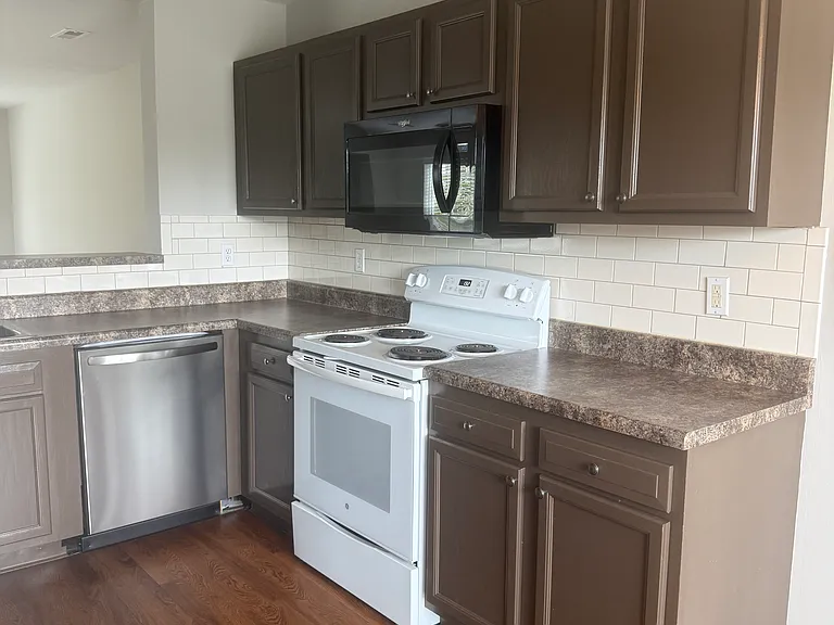 703 Casey Ln — Photo 3