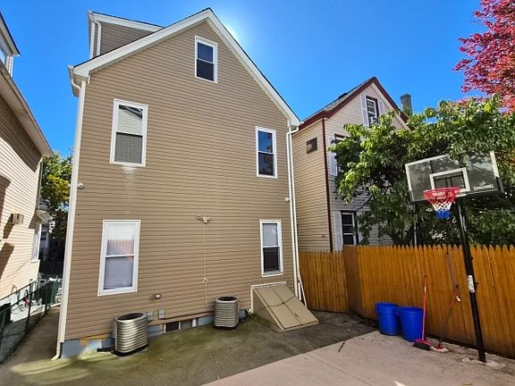 3rd image of 410 Harrison St #2