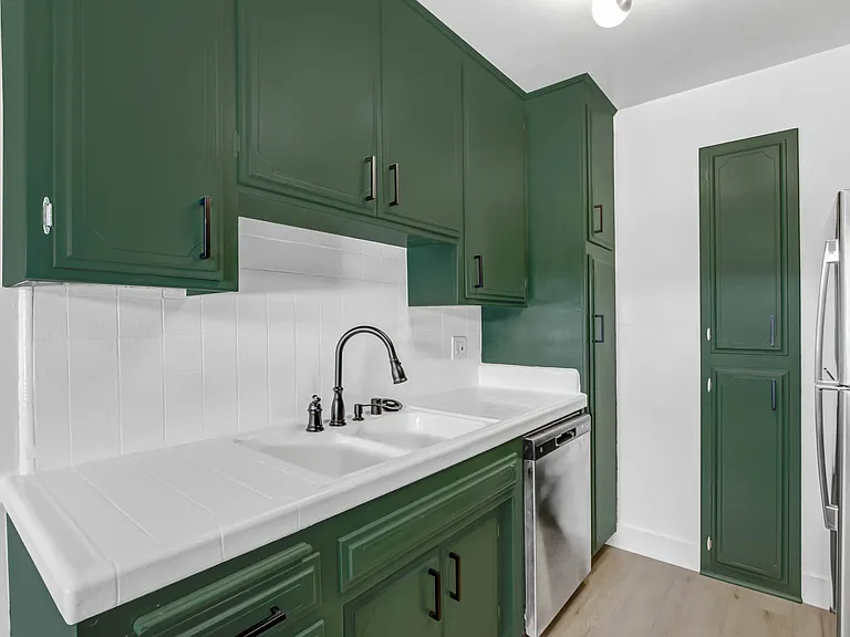 1333 N Martel — Photo 21