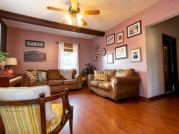 4th image of 120 E Chestnut St
