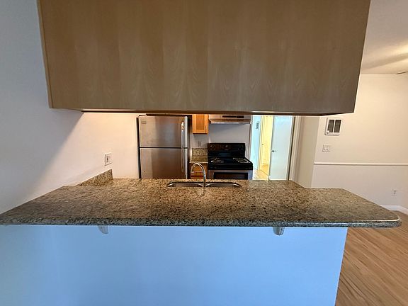 5th image of 2840 B St APT 3