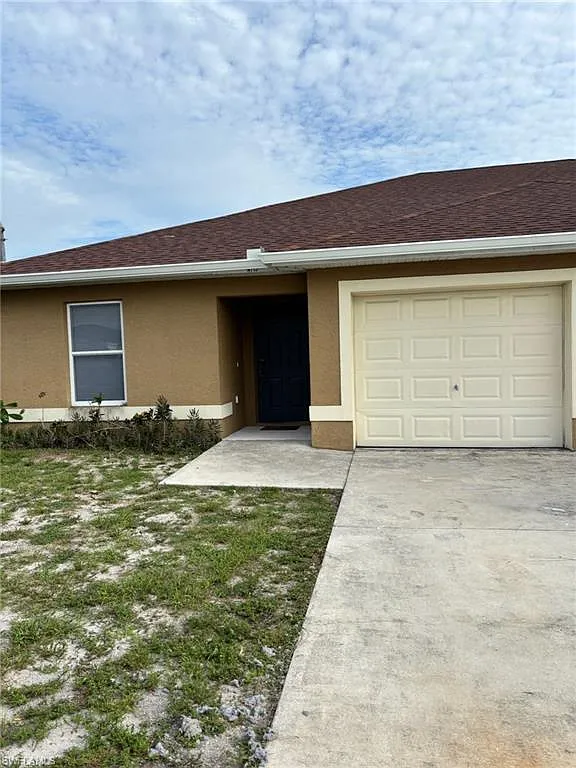 3 bed, 2.0 bath, 2320 sqft, $1,400 — Photo 1