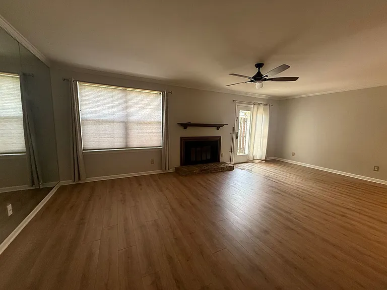 502 Brentwood Point — Photo 5