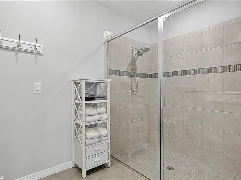14582 Edgewater Cir — Photo 16