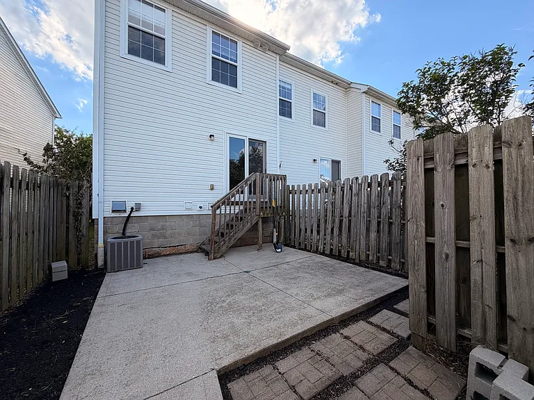 1020 Hartford Village Blvd — Photo 28