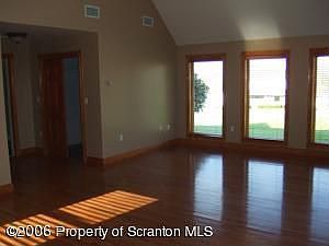 3rd image of 143 Jermyn Dr