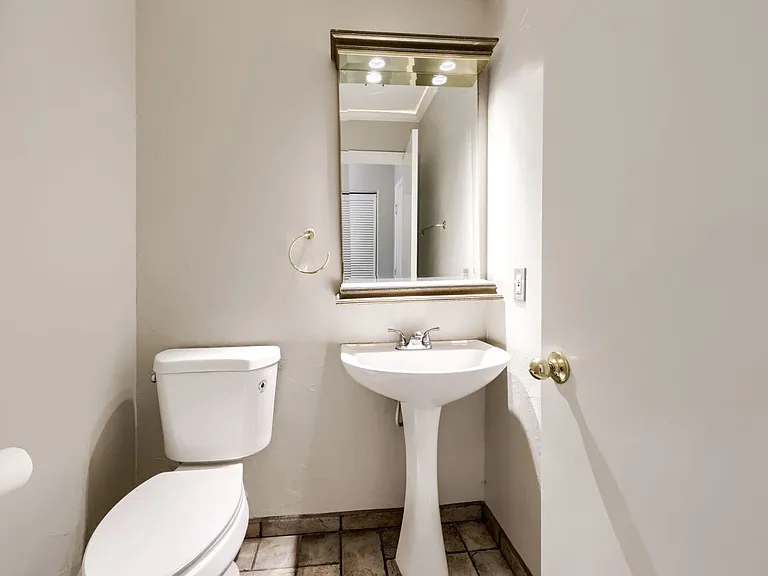 950 Sweeping Vine Ave — Photo 12