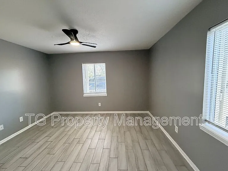 402 Lower 8th Ave S #5 — Photo 11