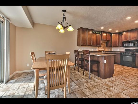 2nd image of 613 W Goldenrod Way