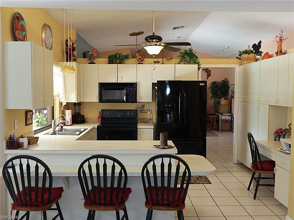 3rd image of 908 SE 21st Pl