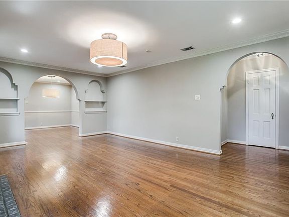 5th image of 5519 Stanford Ave