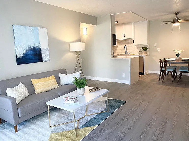 La Jolla Blue Apartments — Photo 14