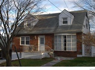 5 Newport Rd, Yonkers, NY 10710