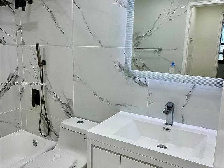 10185 Collins Ave #606 — Photo 8