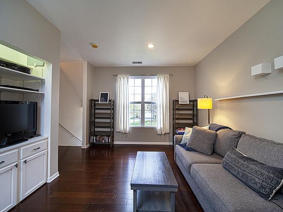 5th image of 966 Ellsworth Dr #966