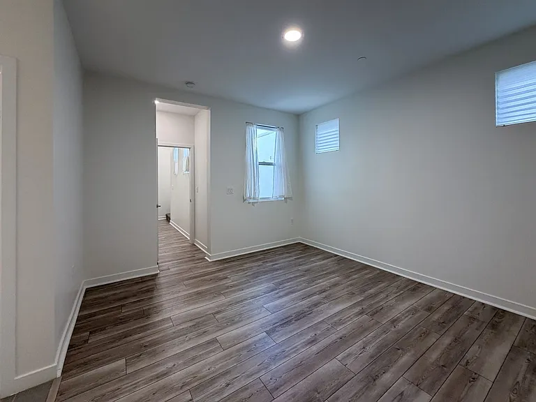 1568 E Thompson Blvd — Photo 27