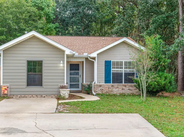 493 Woodfern Ave, Mary Esther, FL 32569