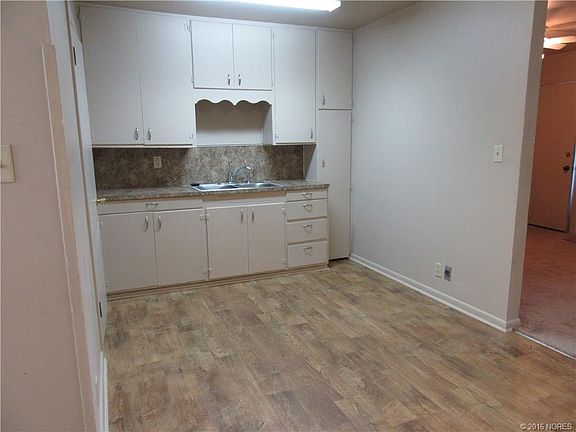 4th image of 2800 N Pine St