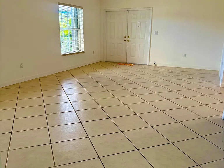 3019 SW 23rd St #3019 — Photo 5