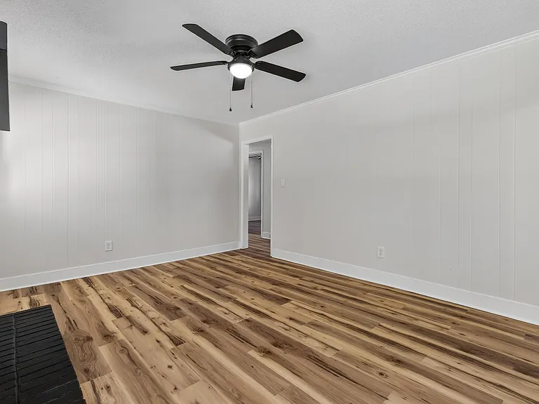 137 Grange St — Photo 10