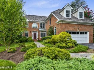 9013 Holly Leaf Ln, Bethesda, MD 20817