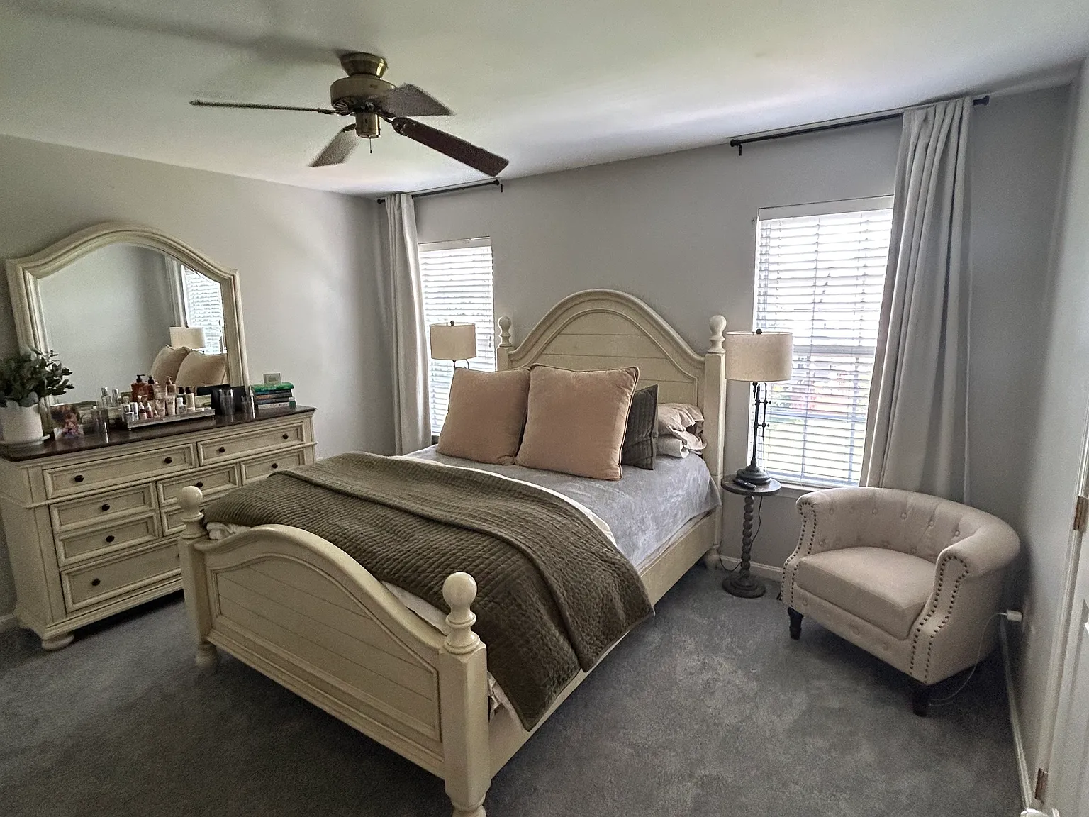 4 bed, 2.5 bath, 1932 sqft, $3,300 — Photo 2