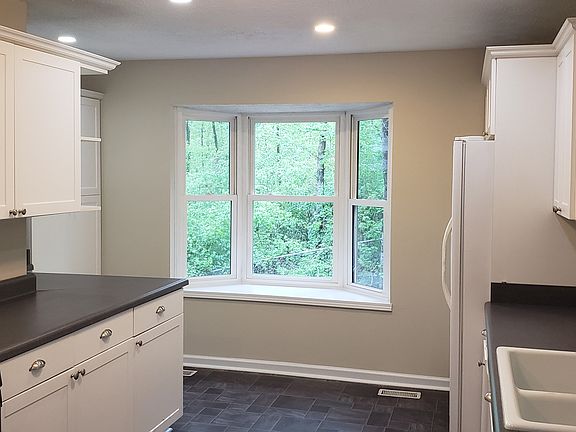 3rd image of 35 Woodberry Ct