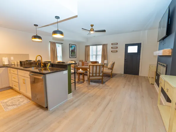 706 W Market St, New Albany, IN 47150