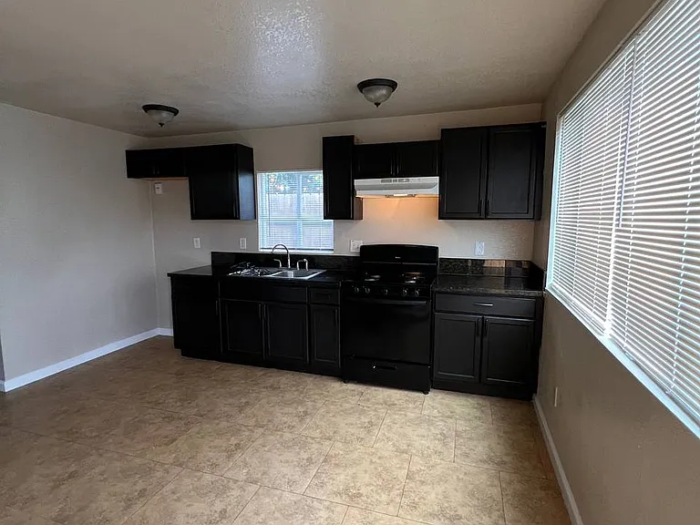 304 N Sierra Vista Ave #B — Photo 4