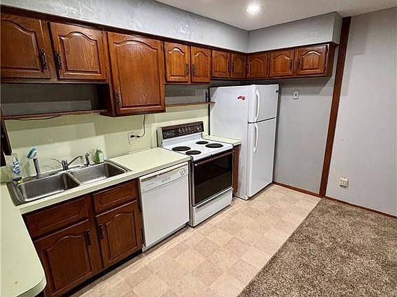 4th image of 332 Lacombe Dr