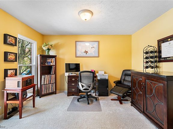 5th image of 690 Andover Cir