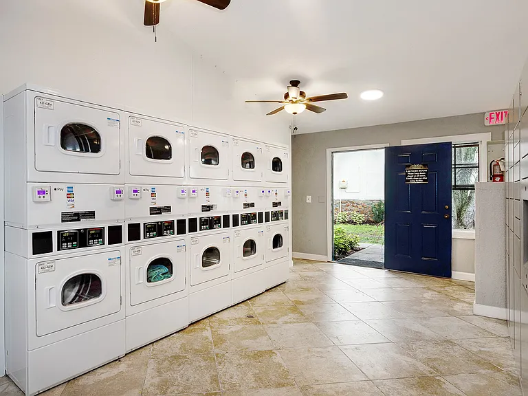 Sherwood Oaks Apartments — Photo 13