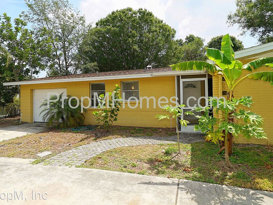 1st image of 2905 Woodcrest Dr