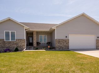 5669 Summerland Dr, Waterloo, IA 50701