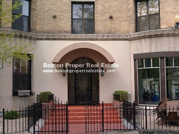 371 Commonwealth Boston - Back Bay Building Photo 1