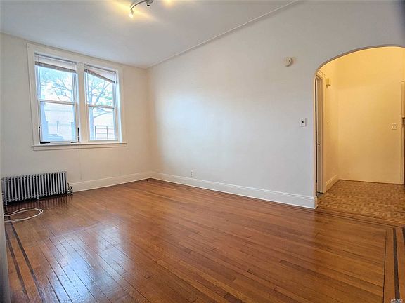 4th image of 60-47 Catalpa Ave Floor 1