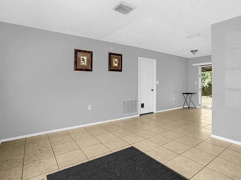 15115 Omaha St — Photo 10