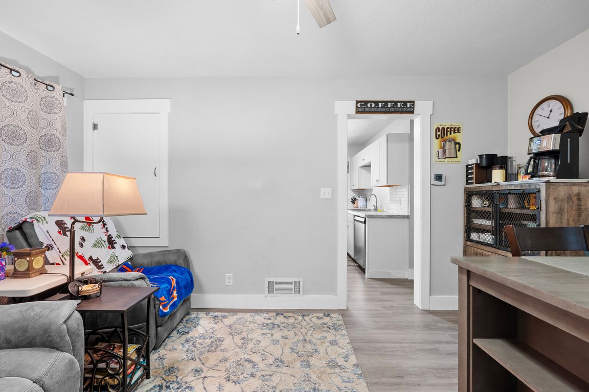 next background image