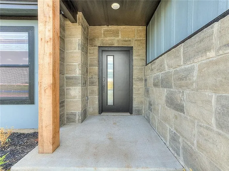 8104 NW 151st Cir — Photo 2