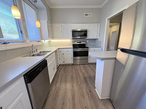 208 Forest View Ct Photo 1