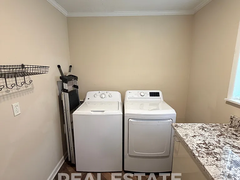 4580 Rainbow Dr — Photo 6