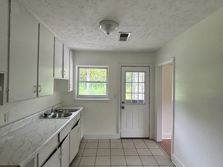 763 Belvedere Dr — Photo 2