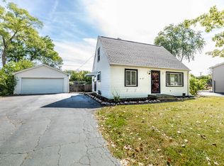 7113 Crest Rd, Darien, IL 60561