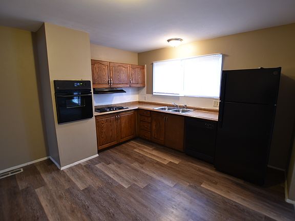 5th image of 2105 Somerset Dr