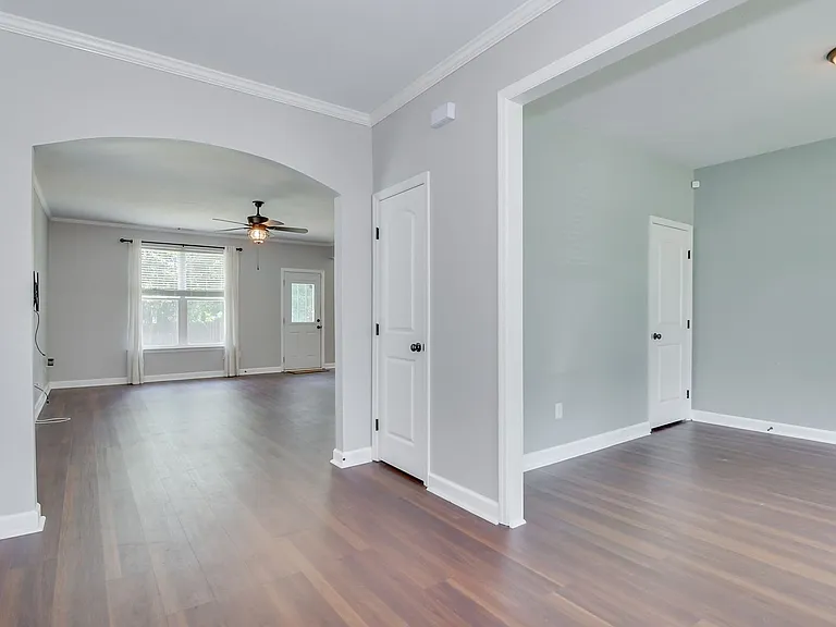 511 Sebastian Dr — Photo 10