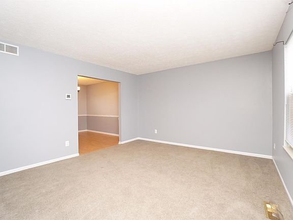 4th image of 5644 Cross Creek Ct