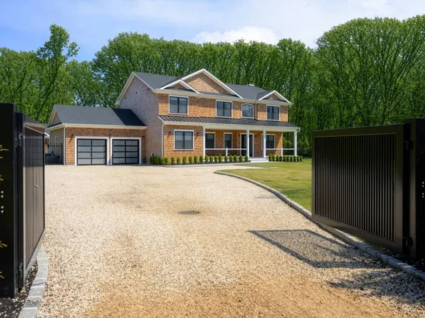 https://photos.zillowstatic.com/fp/9c7227fc187cec8645605b3d6d1fe0f5-p_e.webp