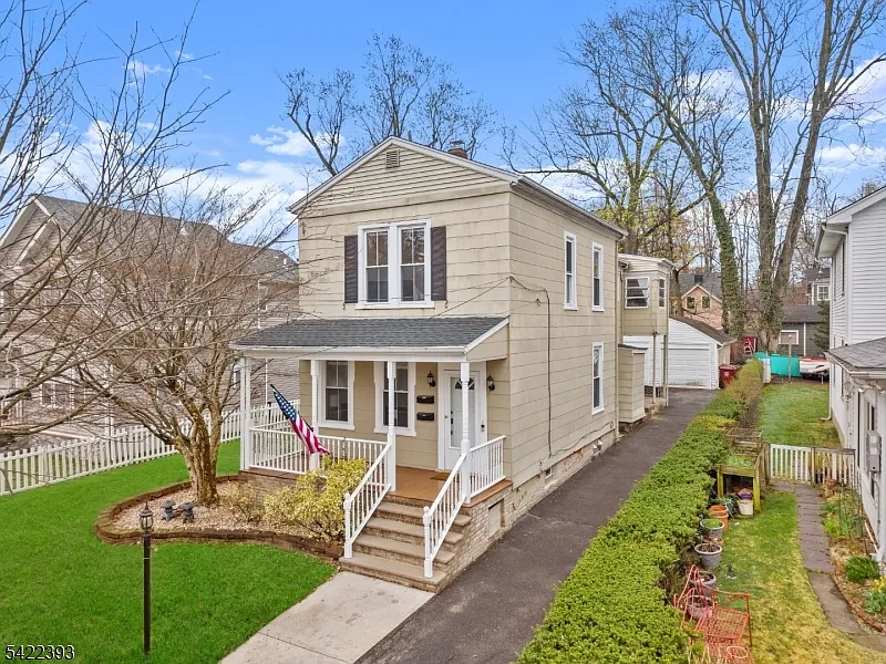 99 Brookfield Ave photo 1
