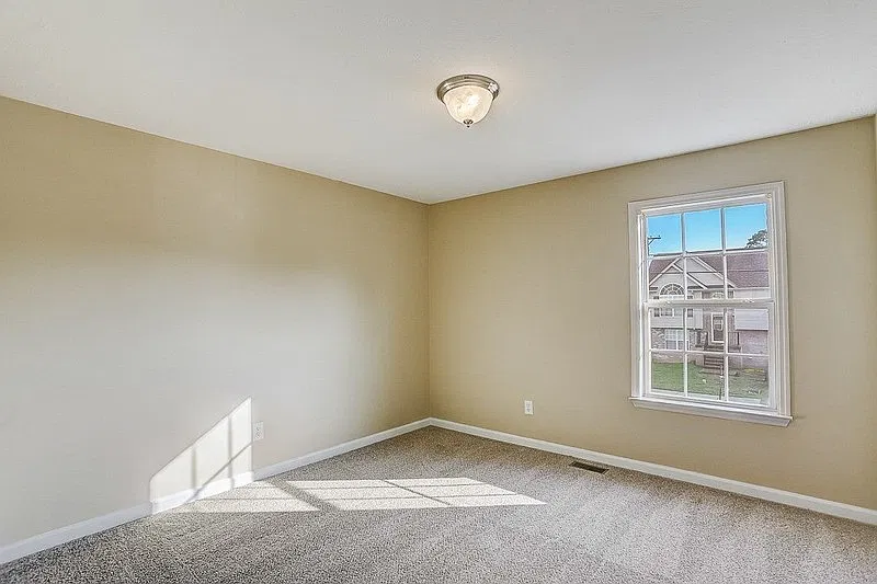 1 bed, 1.0 bath, 1908 sqft, $700 — Photo 2